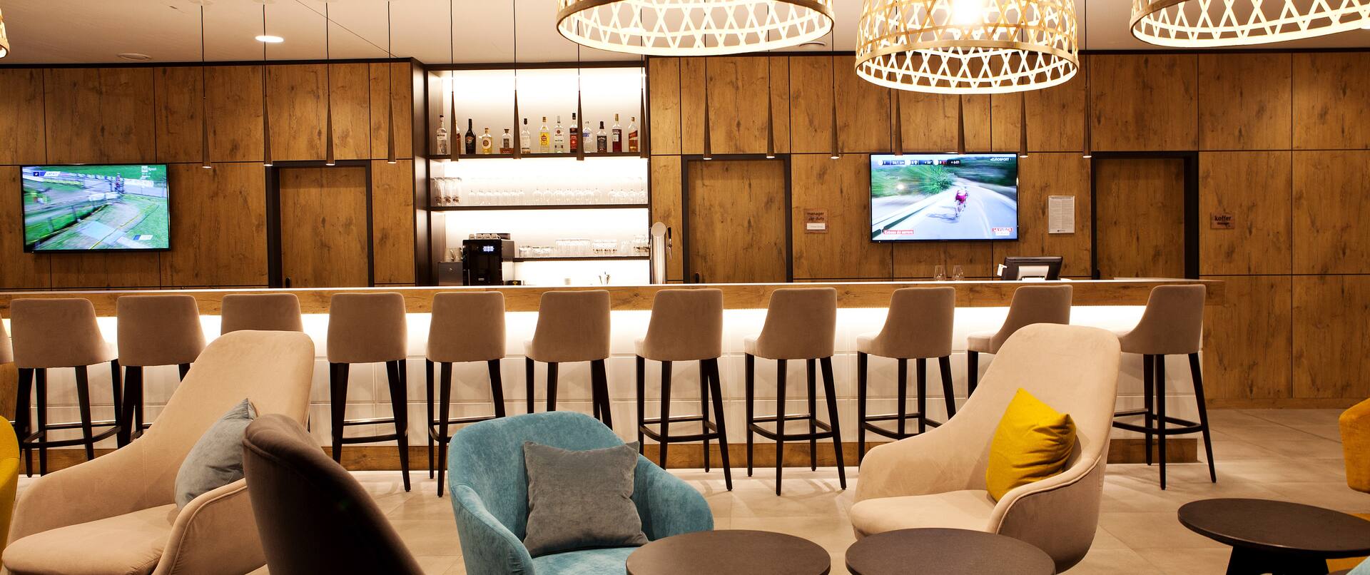 Lobby bar with lounge area seating