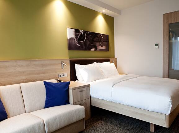 Hampton Inn and Suite - Image3