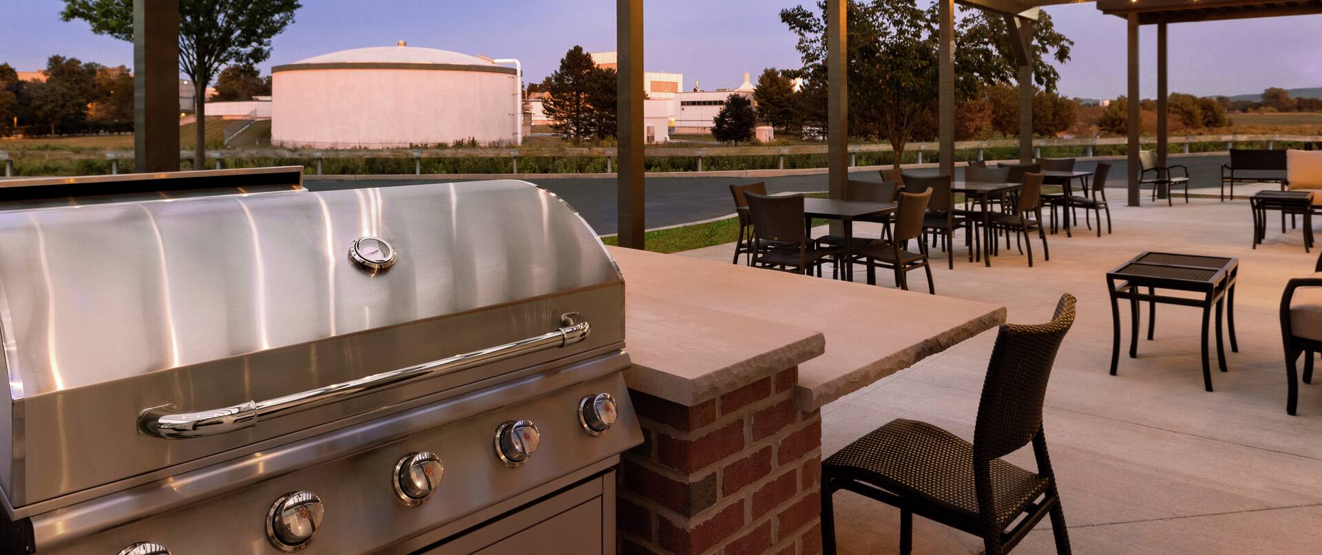 Outdoor Patio with BBQ Grill