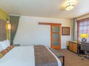 King Deluxe Accessible Guestroom with Bed and Work Desk