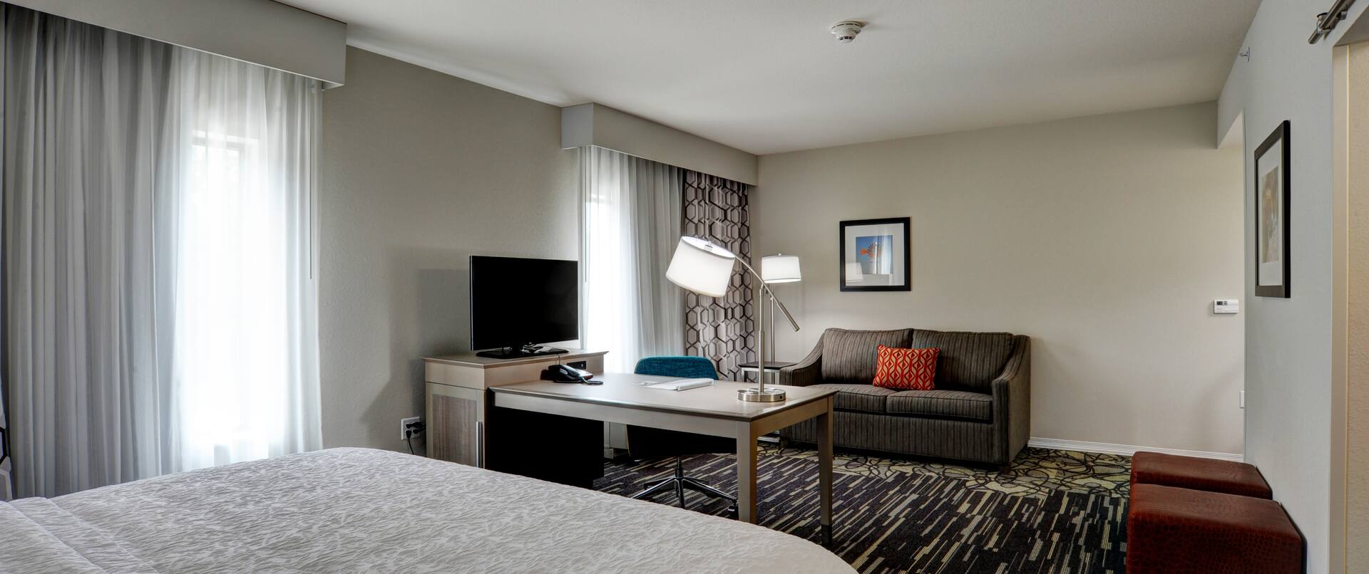 King Suite Bed, Desk and Seating