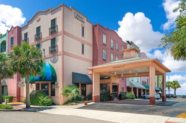 Hampton Inn and Suites Hotel Exterior View