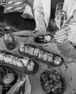 Pareja cenando en Eastwood Beer and Grill