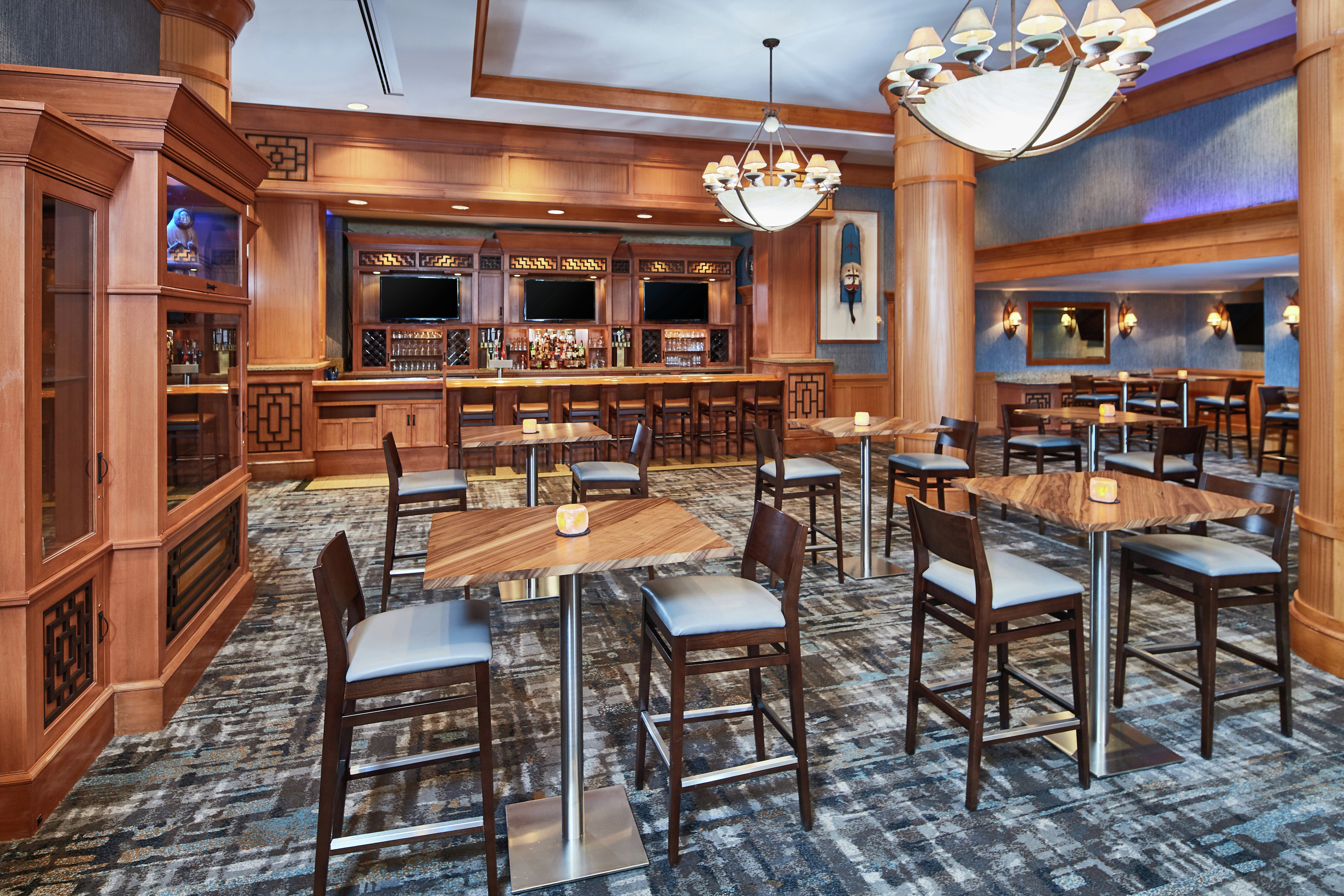 Bruins Bar Decorated in Rich Earth Tones