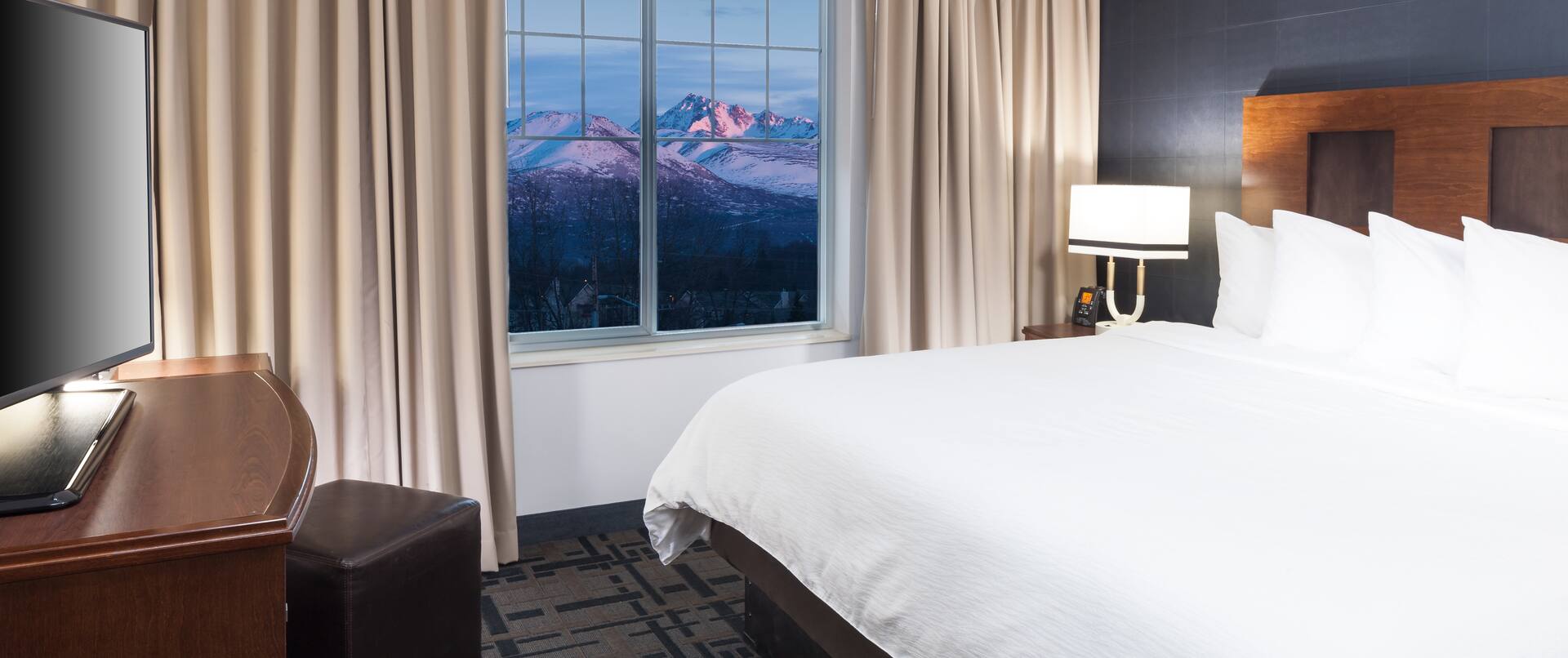 King Suite with Mountain view