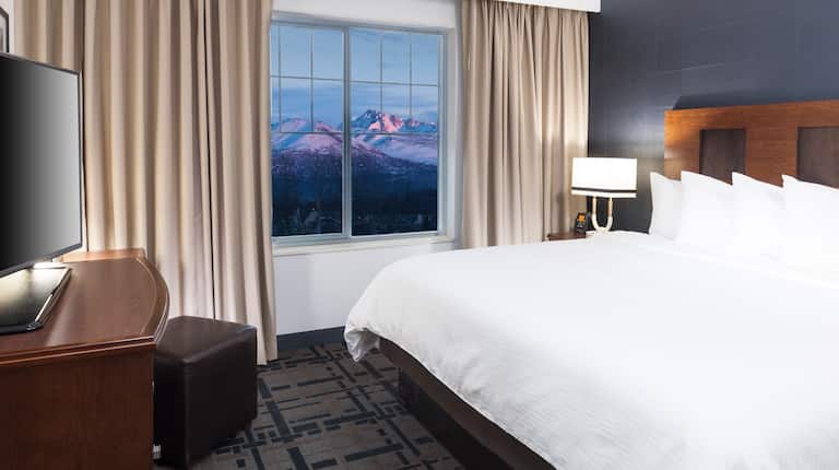 King Suite with Mountain view