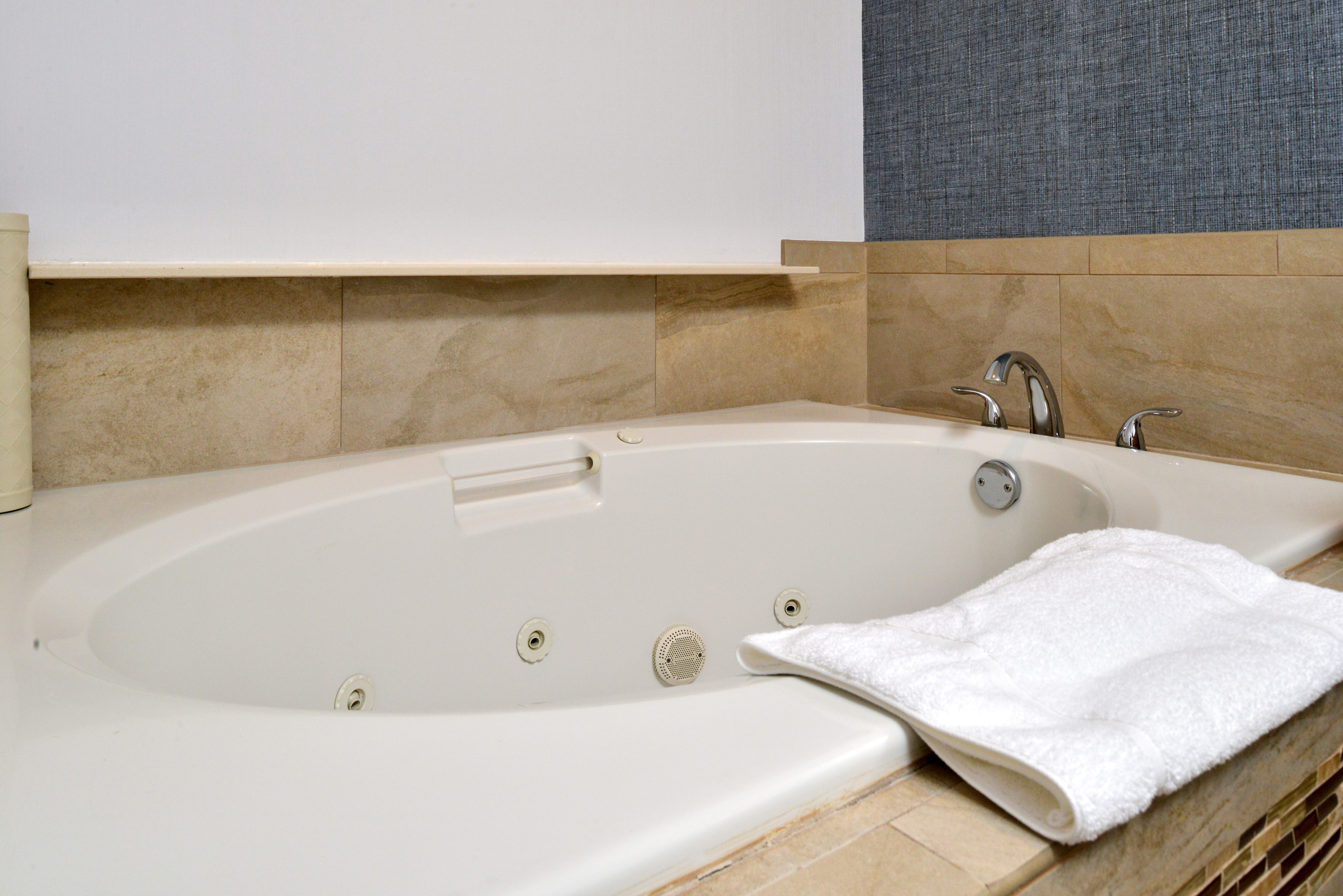 guest room bathroom, whirlpool tub