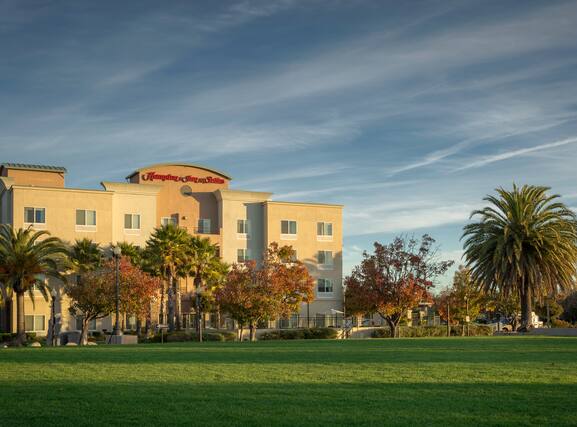 Hampton Inn and Suites Suisun City Waterfront - Image1