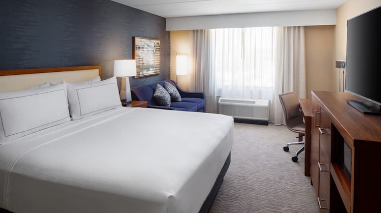 Très grand lit et canapé