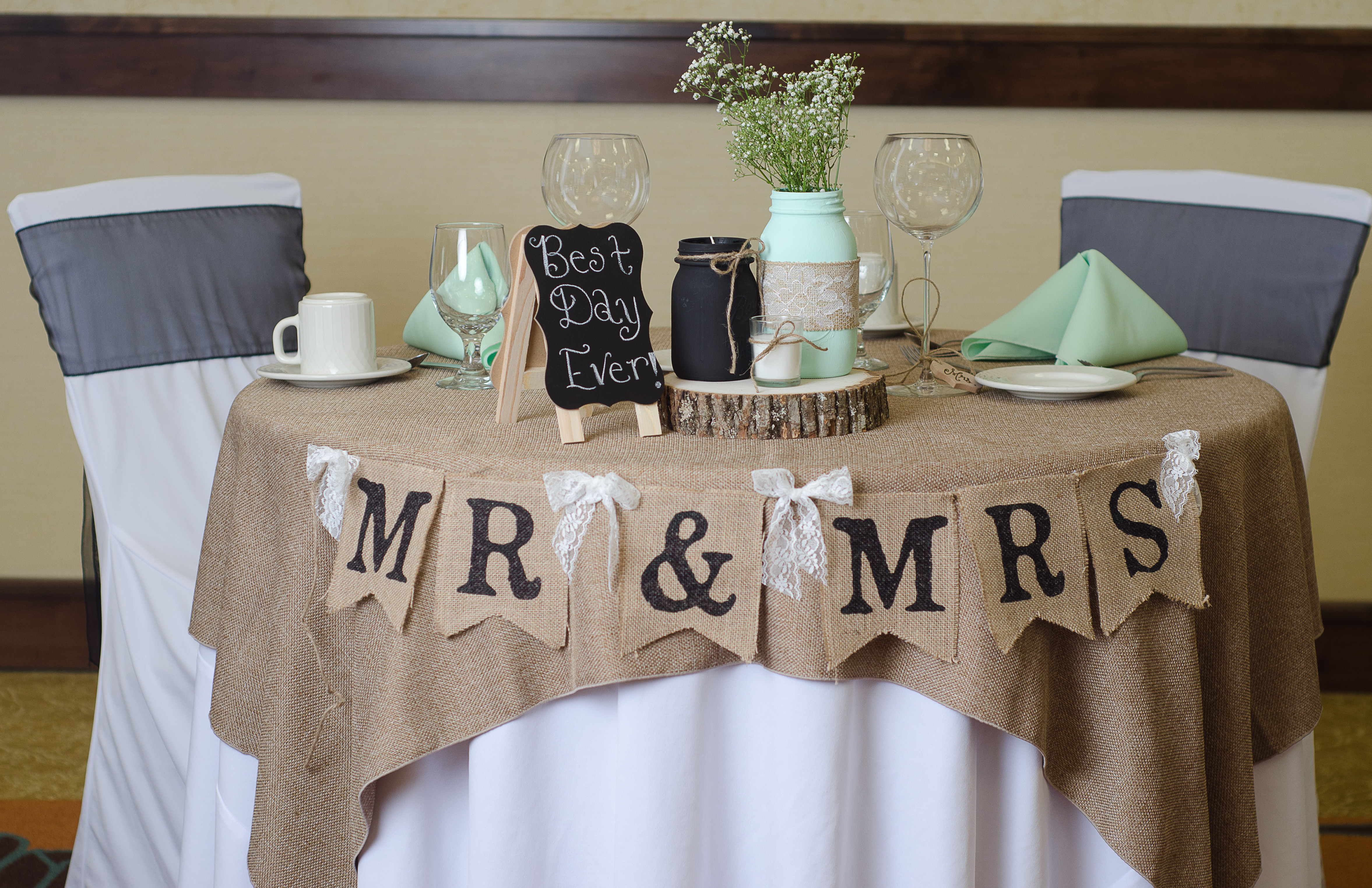 Table Set for a Newlywed Couple Mr & Mrs