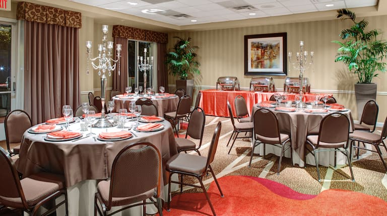Meeting Room - Banquet Seating