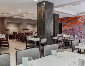 Seasons Bakery & Grille Dining Room Seating Options and Decor
