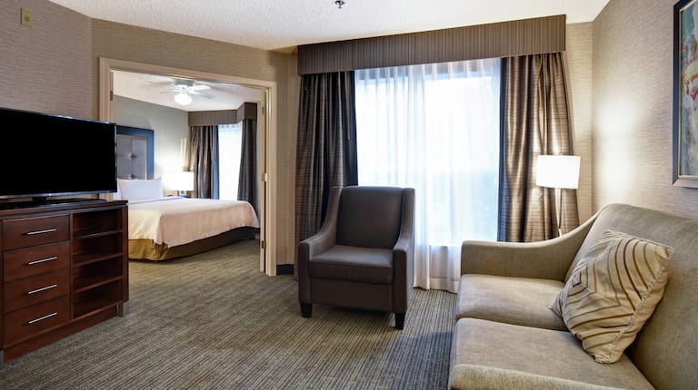 King Suite Lounge Area