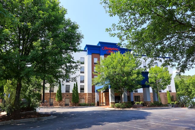 Hampton Inn Atlanta-Canton hotel exterior