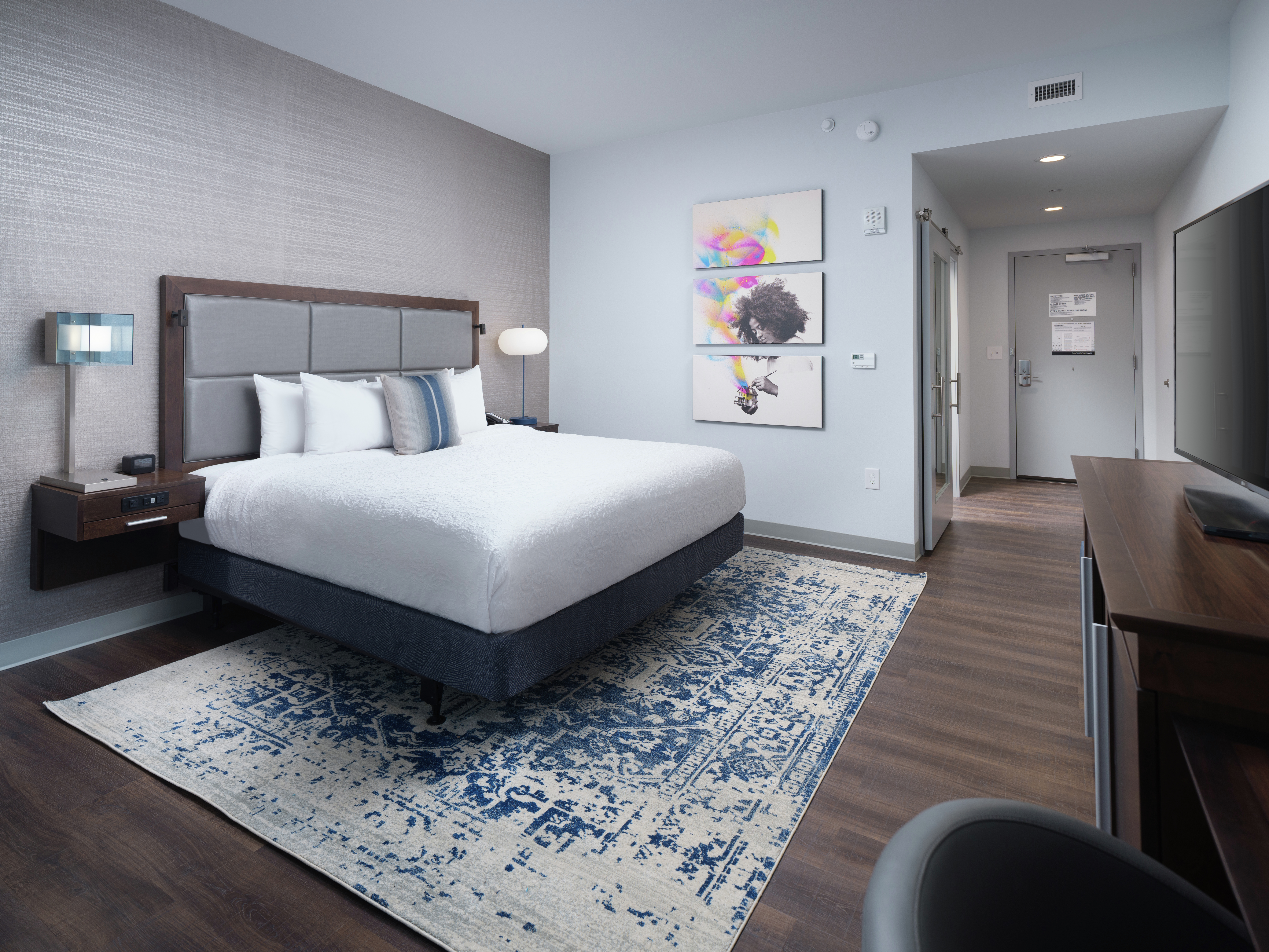 Accessible King Guestroom with Bed and Room Technology