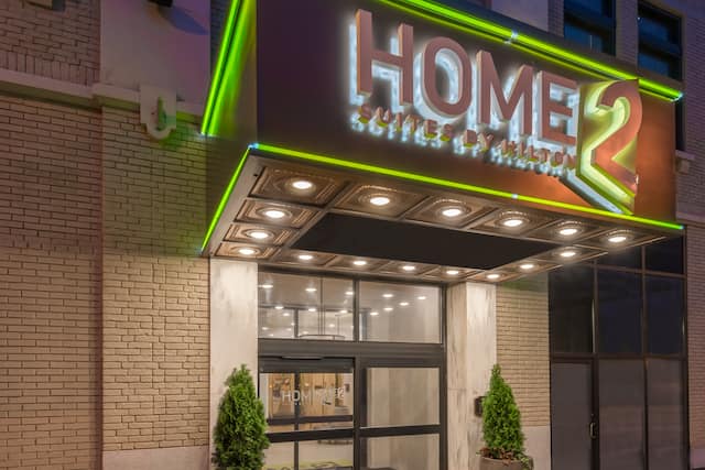  Home2 Suites by Hilton Atlanta Downtown, GA - Entrance with Neon Sign