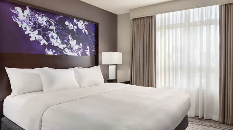 Premium Suite Guestroom with Bed
