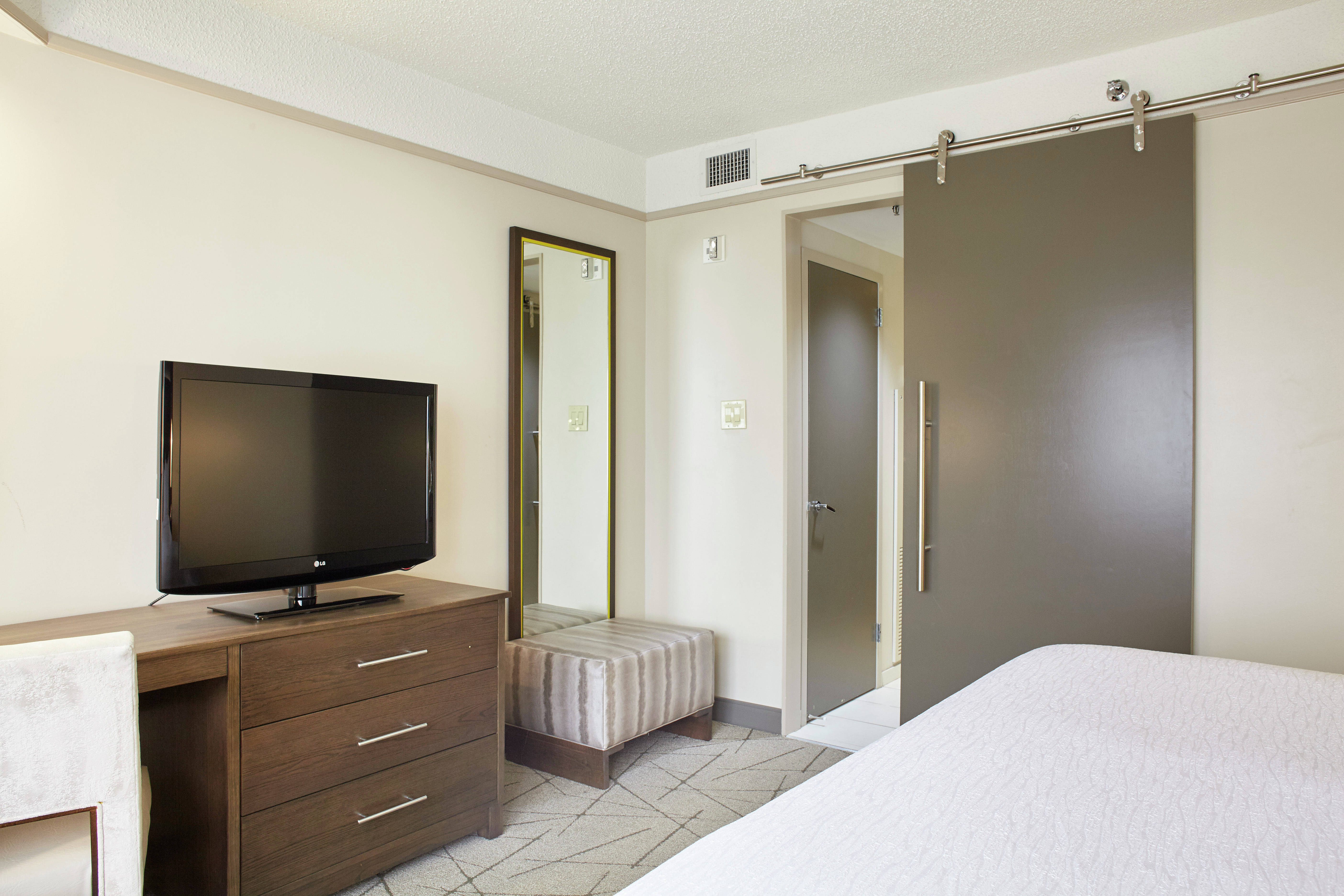 Hearing Accessible King Guestroom