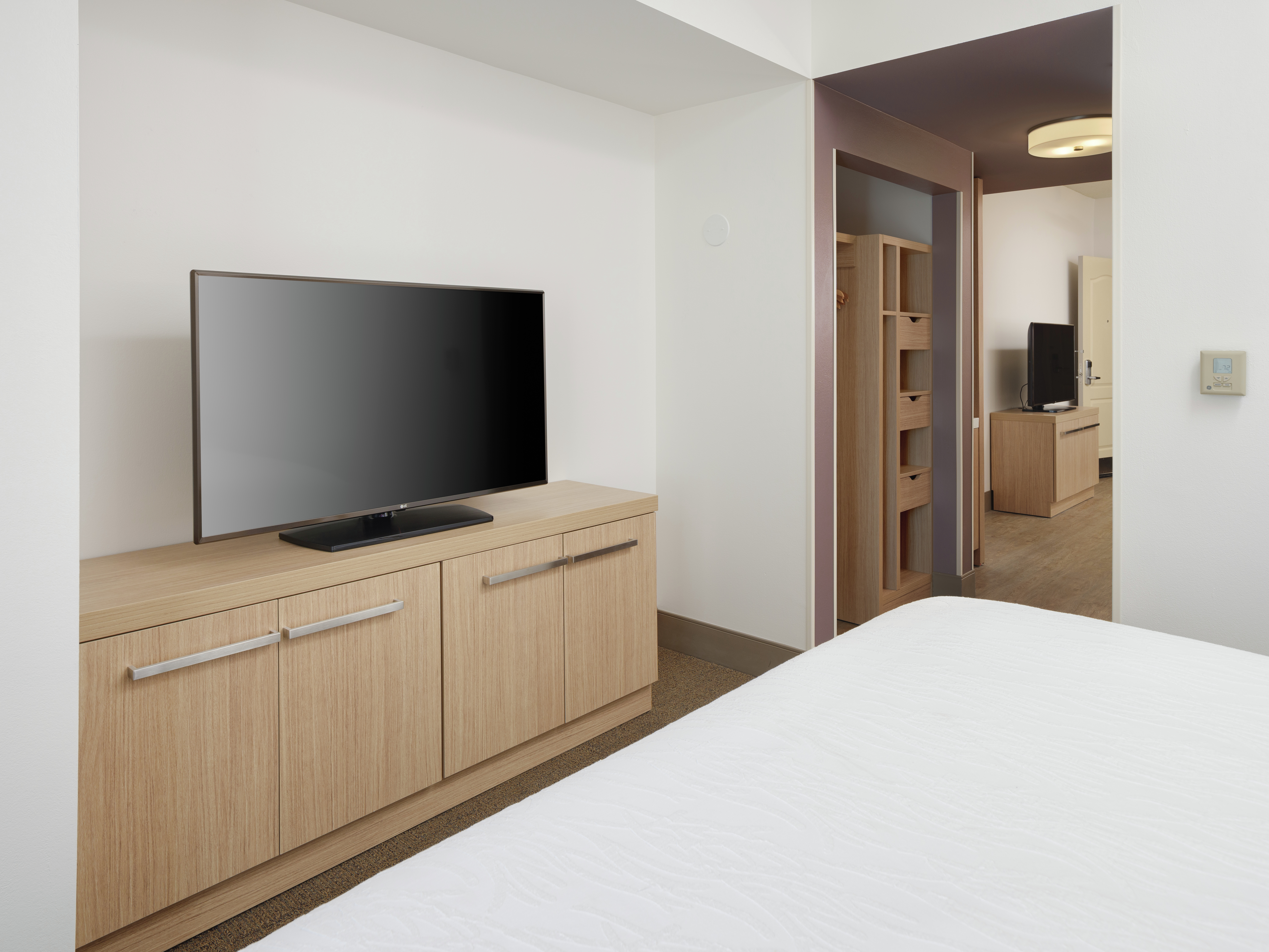 King Junior Suite with Bed and Room Technology