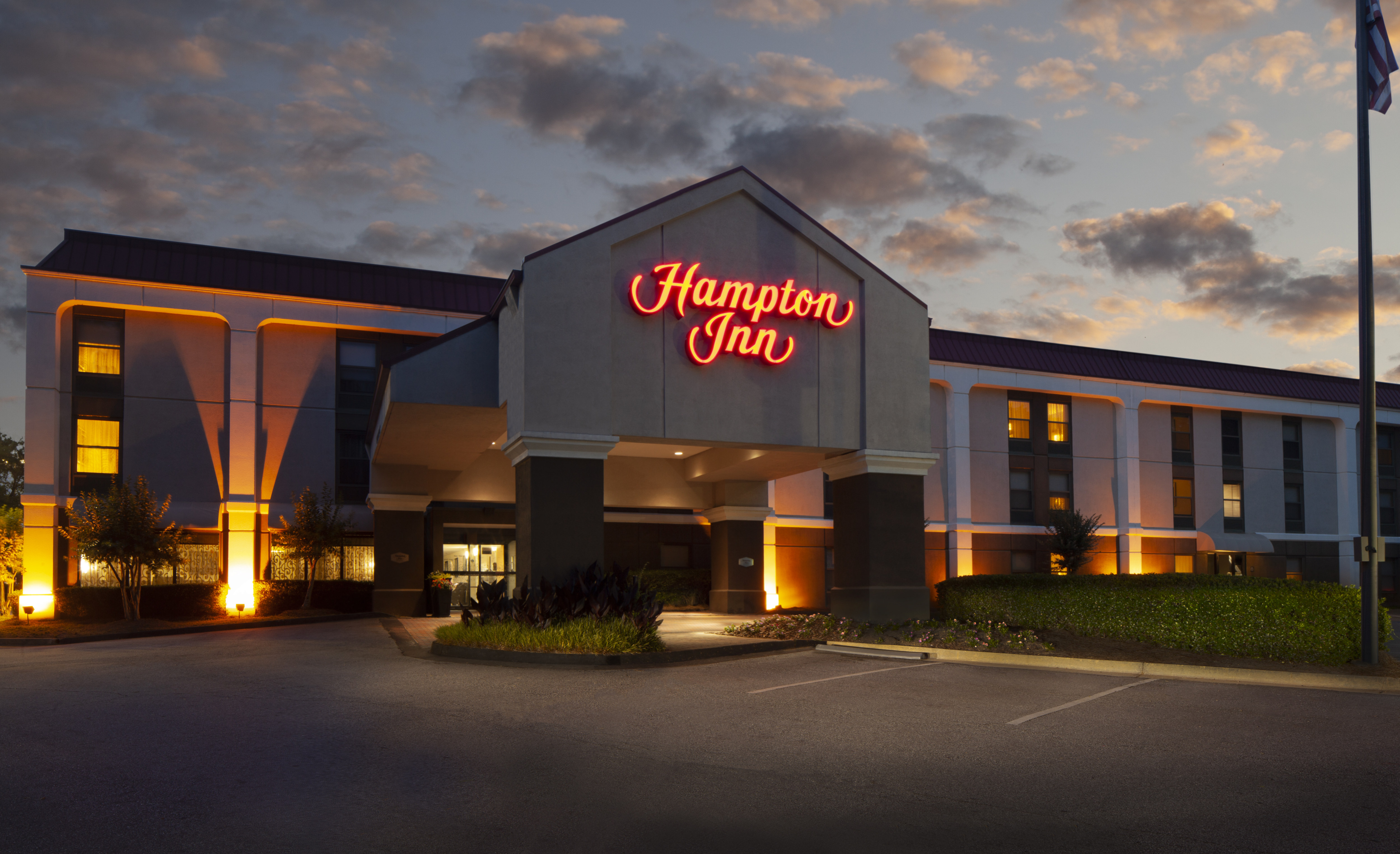 Hampton Inn Hotel Exterior at Night