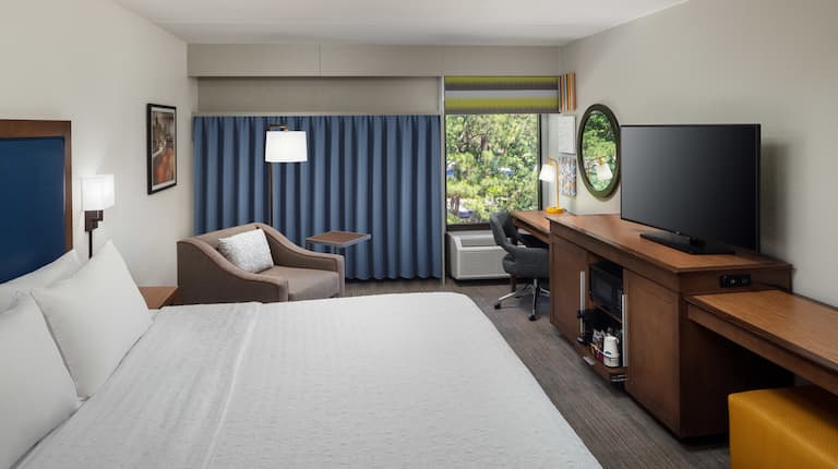 bedroom with tv and desk