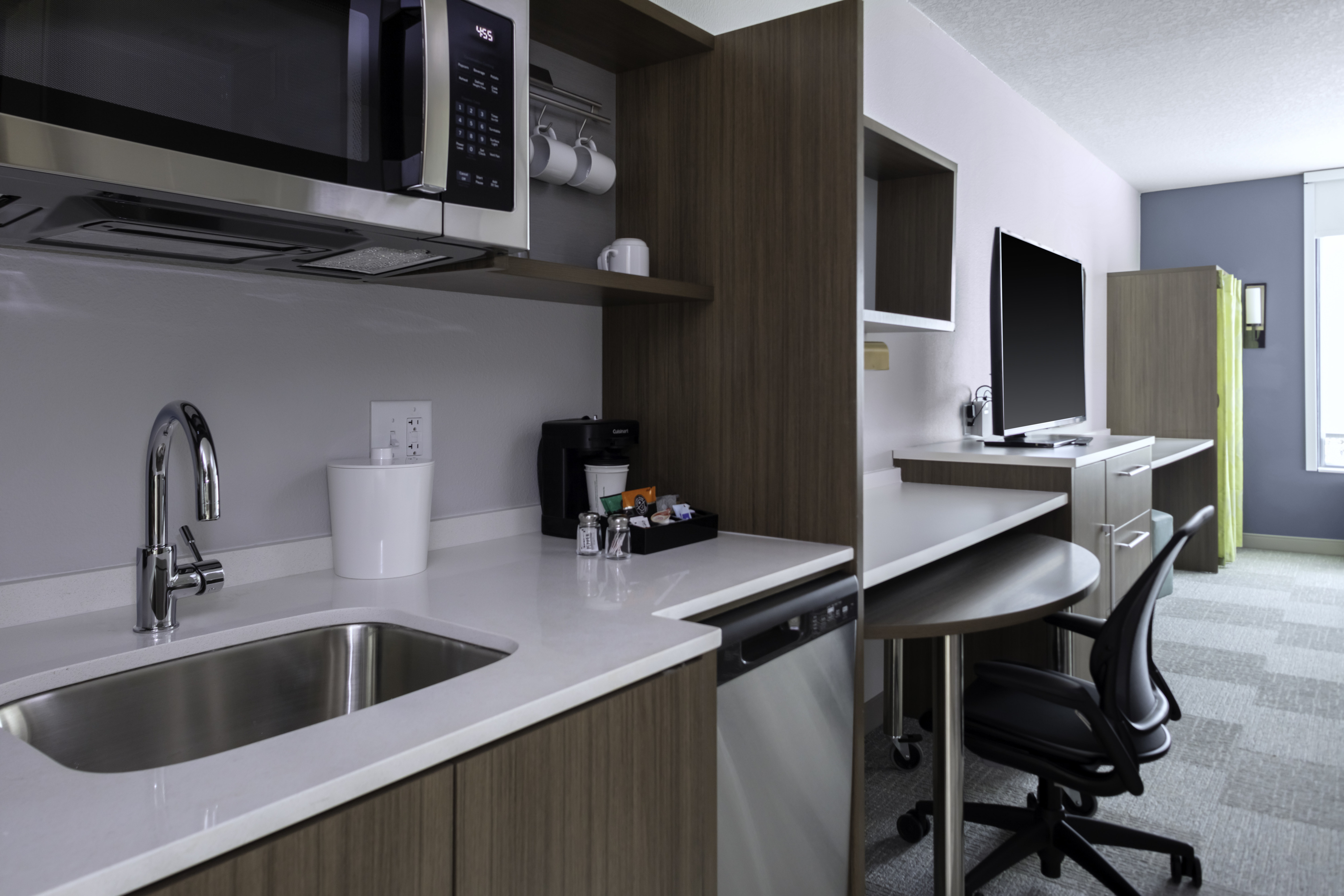 guest suite kitchen, work desk, tv