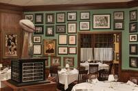 Vince Lombardi's steakhouse restaurant dining room