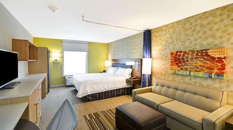 希尔顿惠庭奥佩利卡奥本酒店,阿拉巴马州 - 特大床一室房