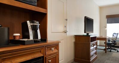 Guest Bedroom with Coffee Machine, HDTV and Work Desk
