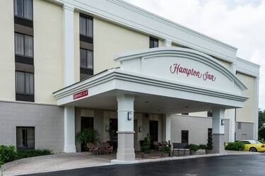 View of Hampton Inn Hotel Entrance