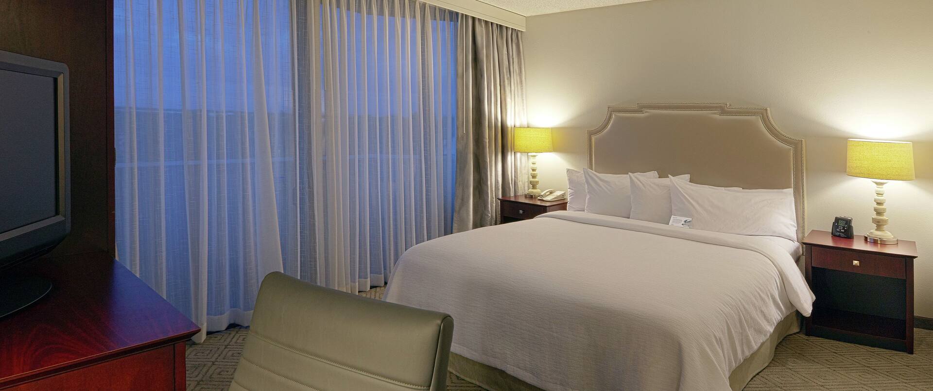 King Bed Hotel Guestroom Suite
