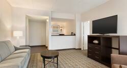 DoubleTree by Hilton Hotel Hartford - Bradley Airport, CT - King Suite Living