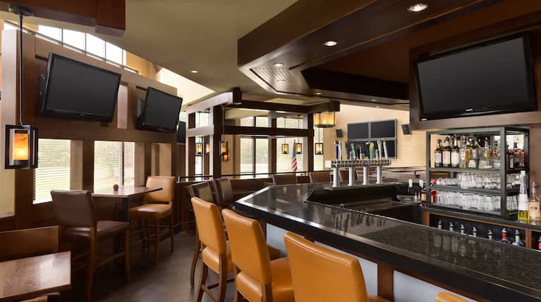DoubleTree by Hilton Hotel Hartford - Bradley Airport, CT - Shade Bar and Grill