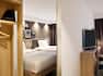 guest suite tv, 2 twin beds