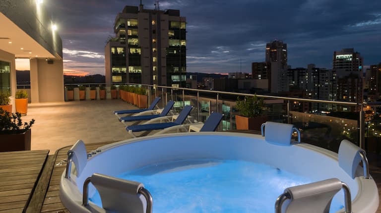 Rooftop Whirlpool and Lounge with City View