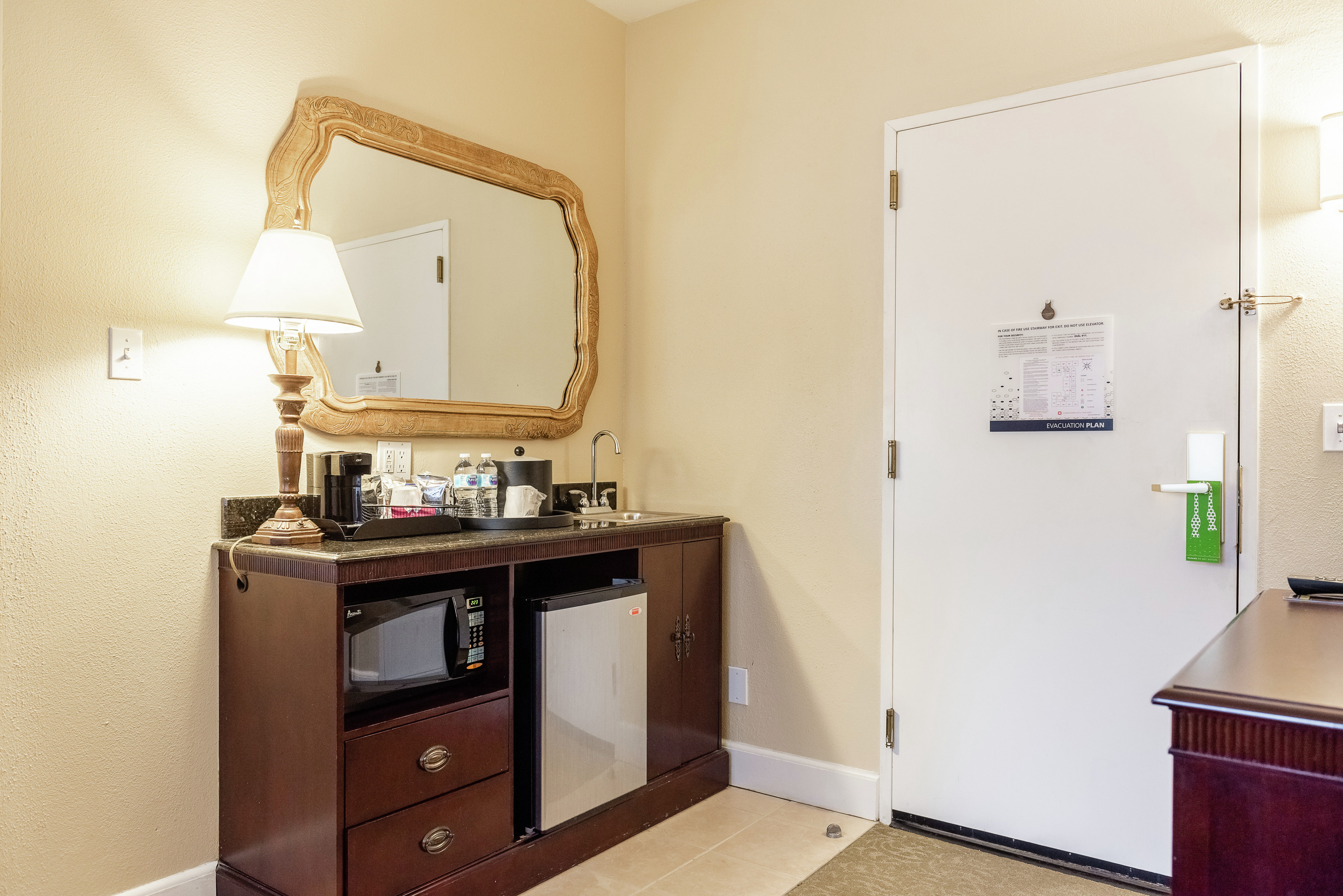Accessible Double Queen Guestroom with Kitchenette