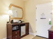 Accessible Double Queen Guestroom with Kitchenette