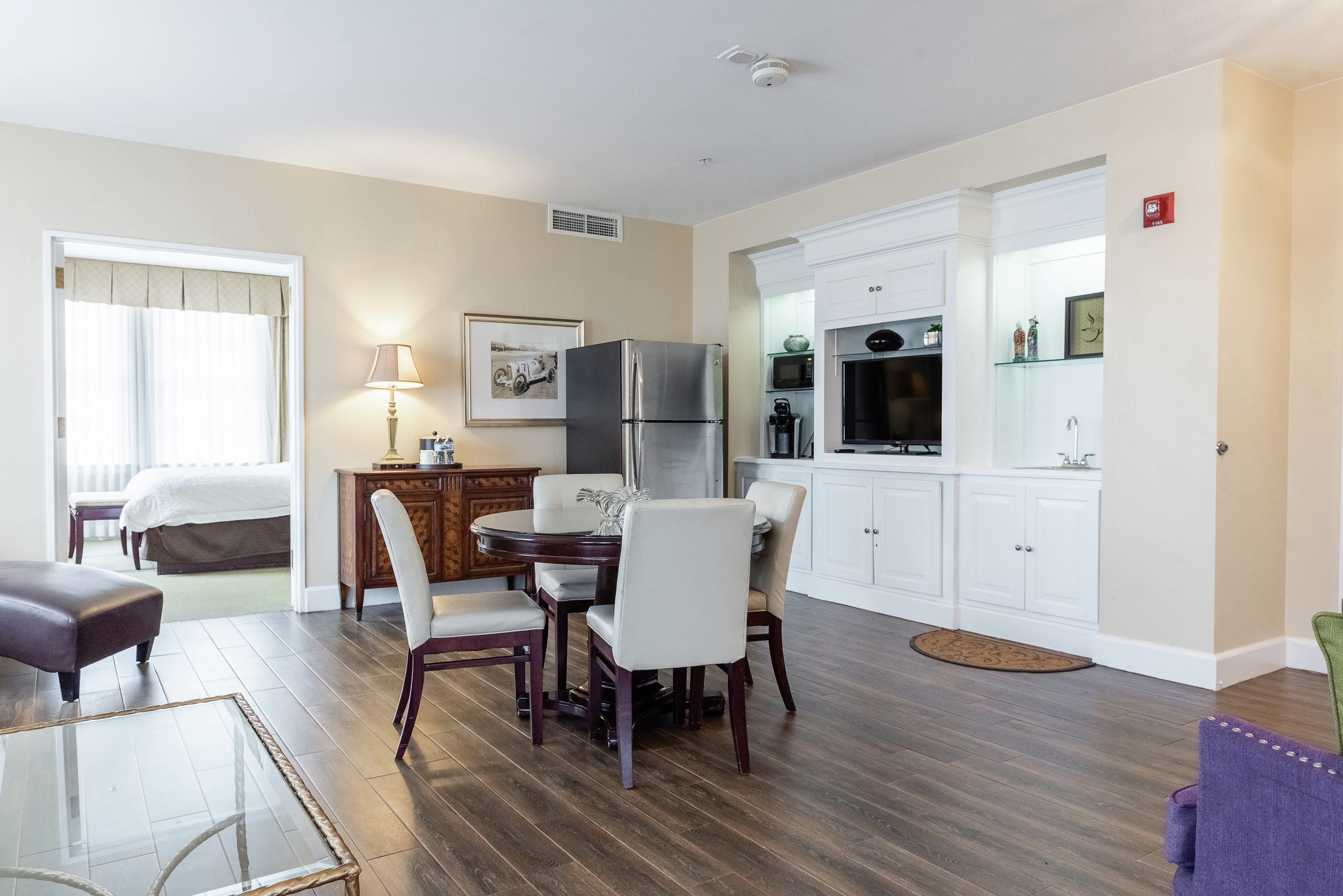 Two King Two Bedroom Suite with Bed, Dining Area, Kitchenette, and Room Technology