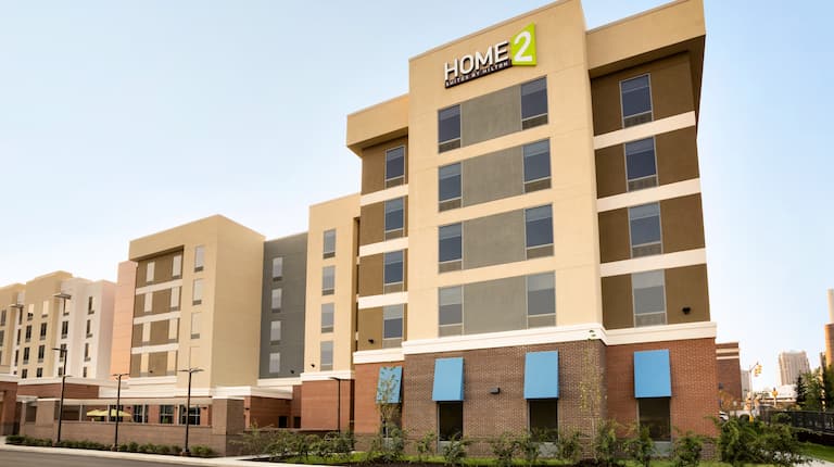 酒店建筑外观中午