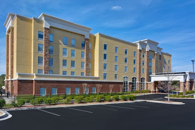 Hampton Inn and Suites Hotel Exterior