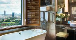 Executive Suite Bathtub with City View