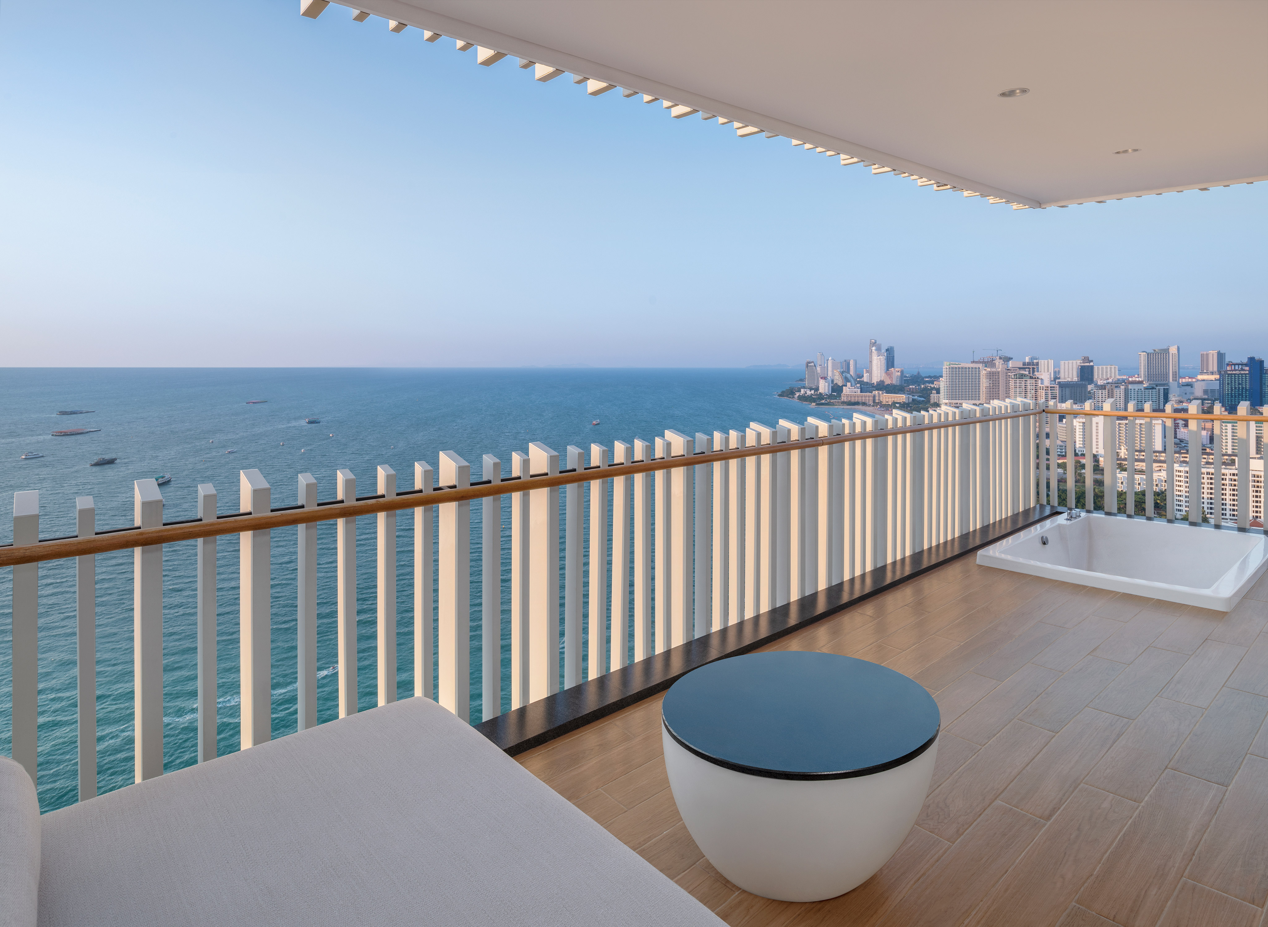 Executive Premium Room Balcony with Tub and Ocean View