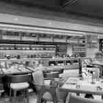 Jídlo po celý den, sezení v restauraci