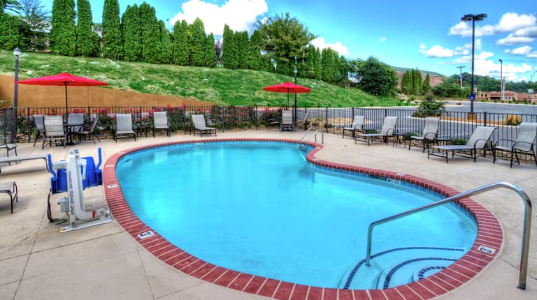 Hotel Seasonal Outdoor Pool