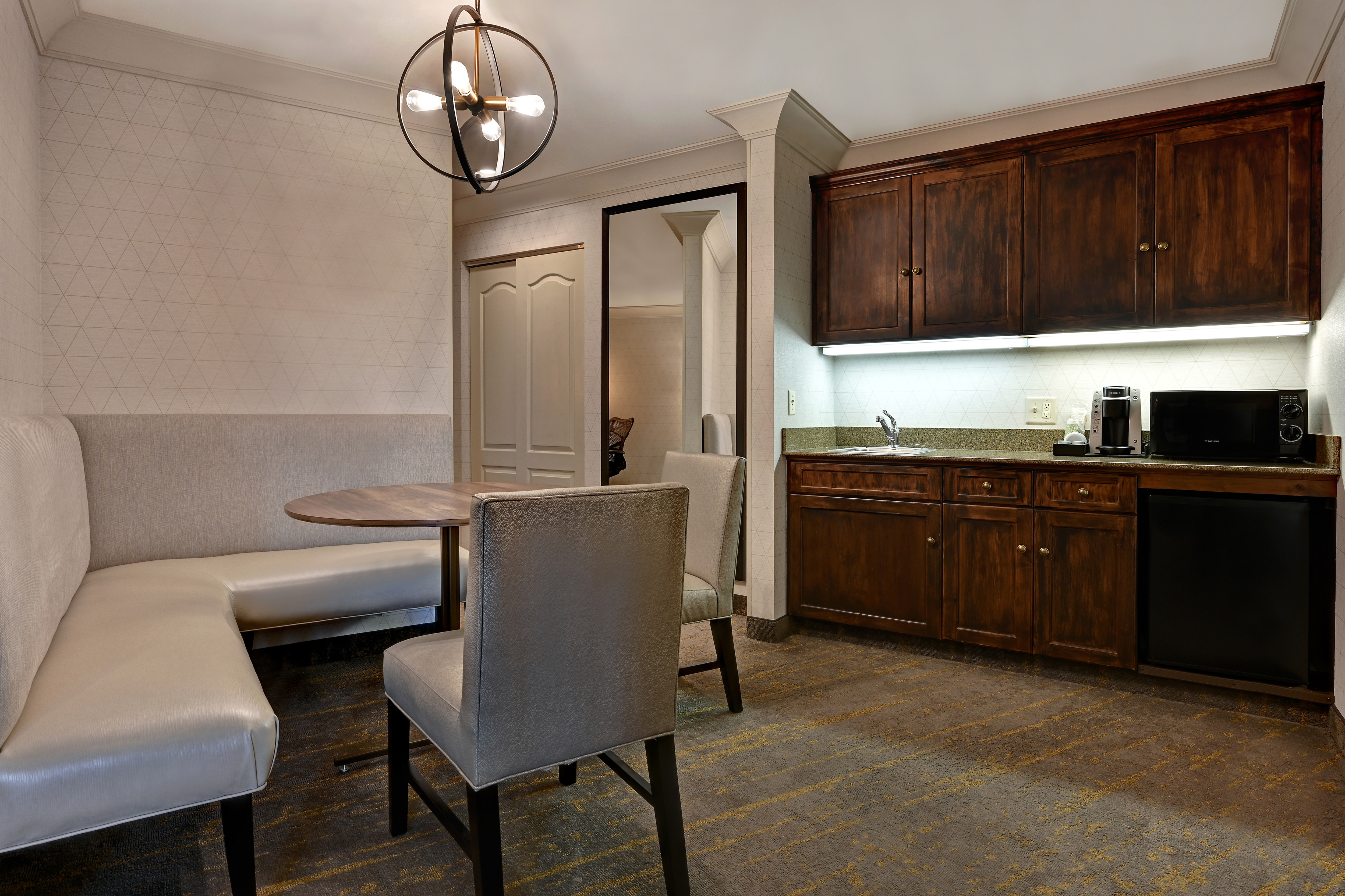 Suite Wet Bar and Dining Area