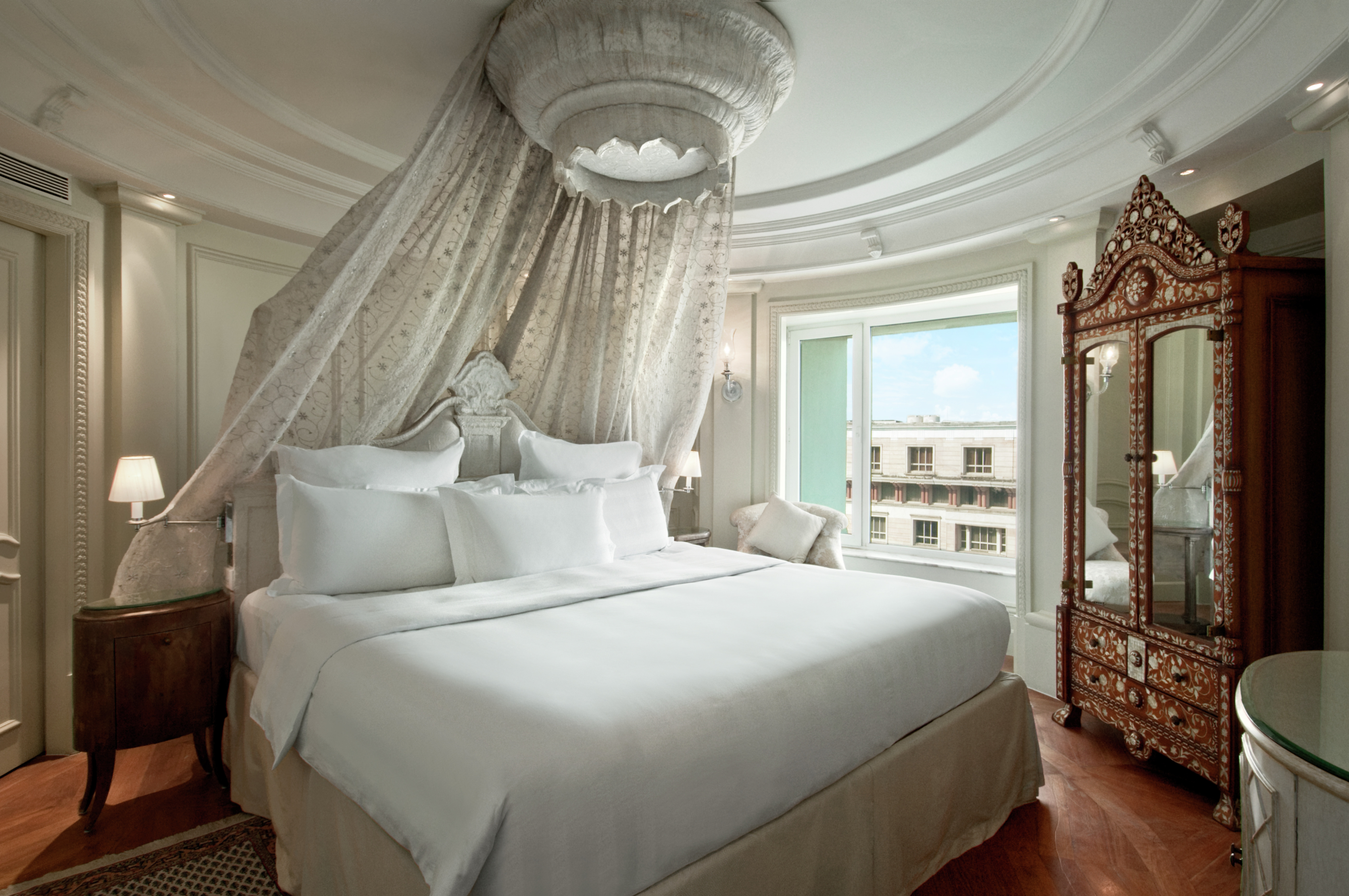 King Presidential Suite, Bed