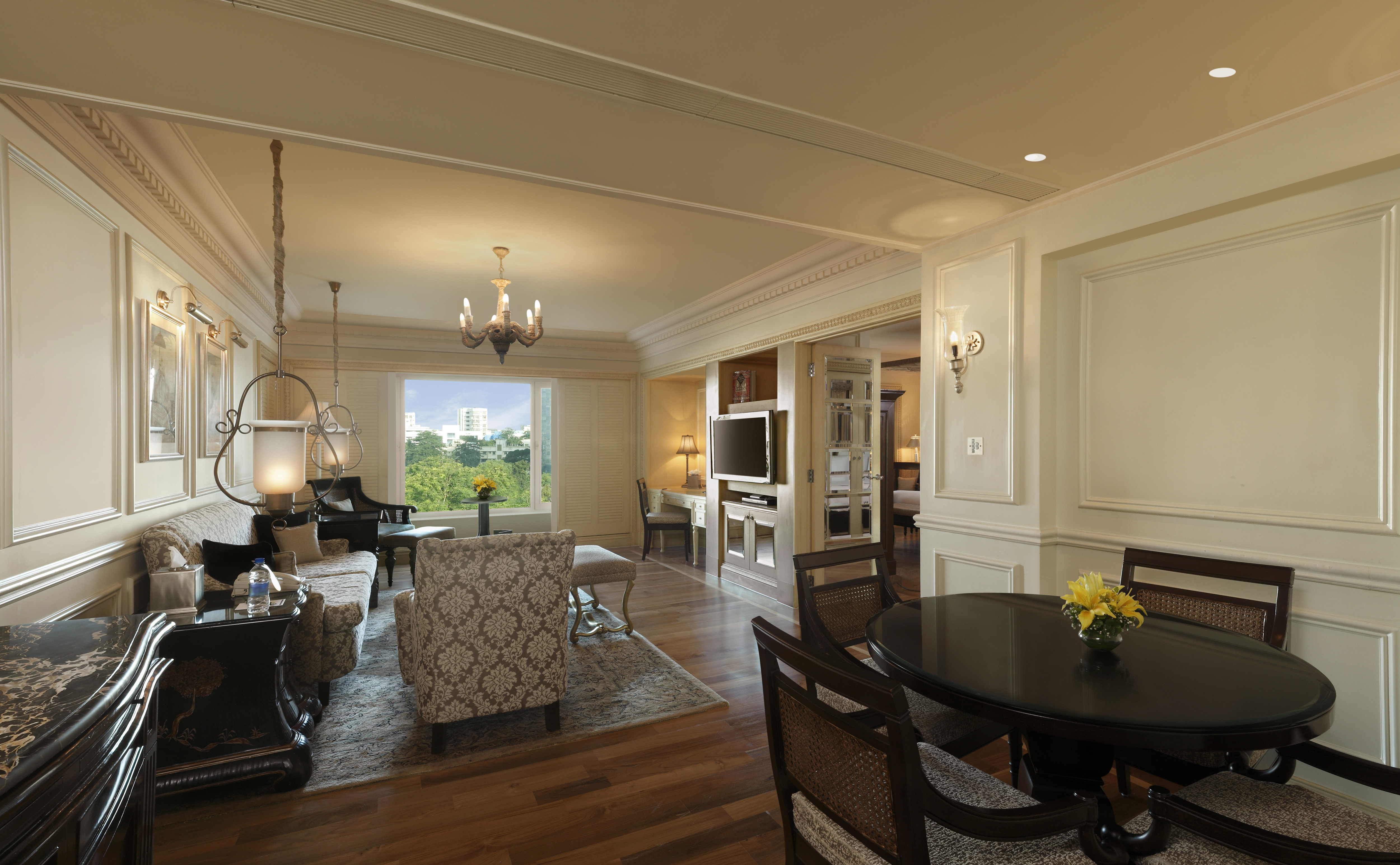 Majestic Suite Living with Dining