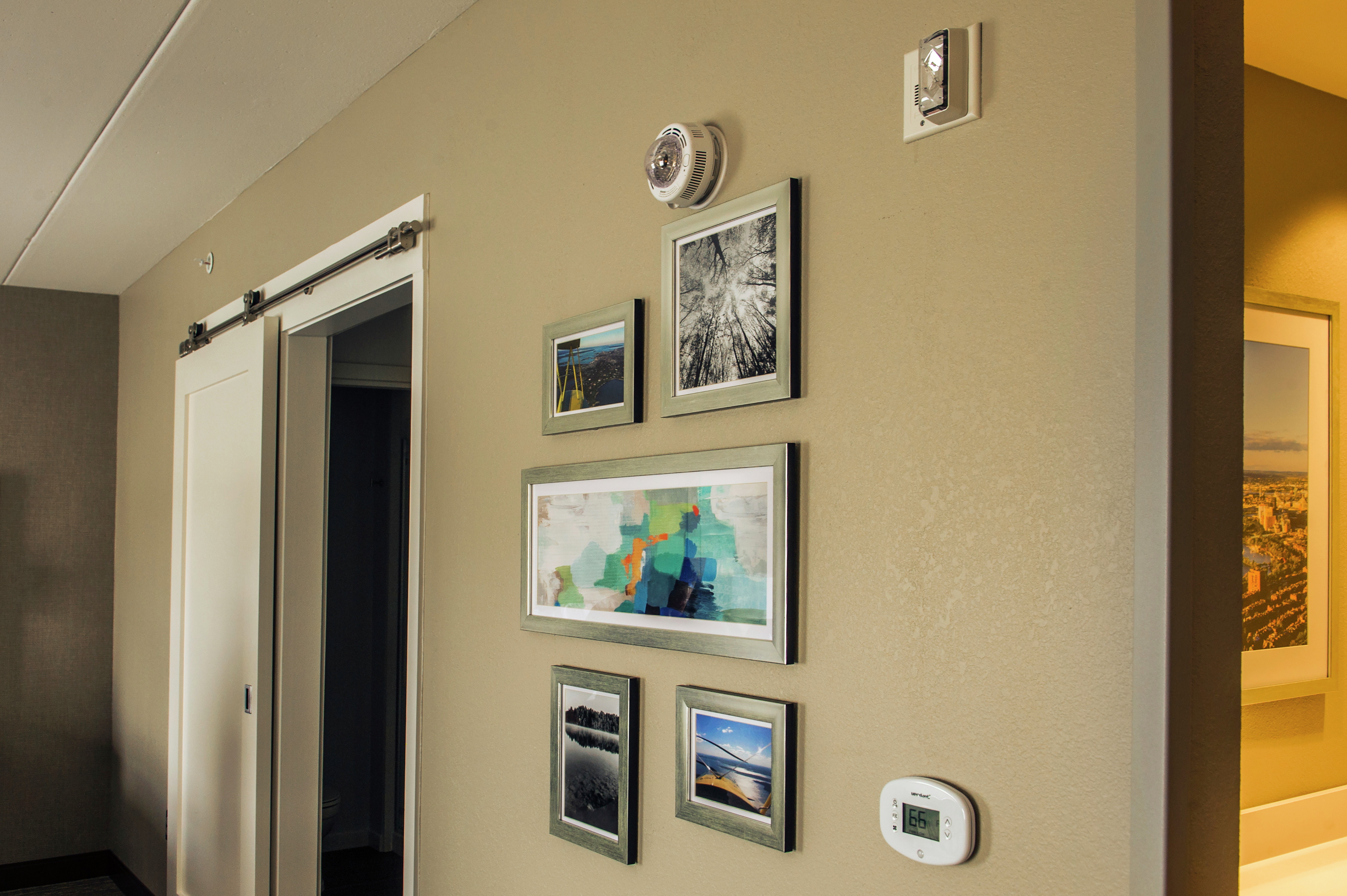 Accessible Guestroom with Strobe Doorbell Device