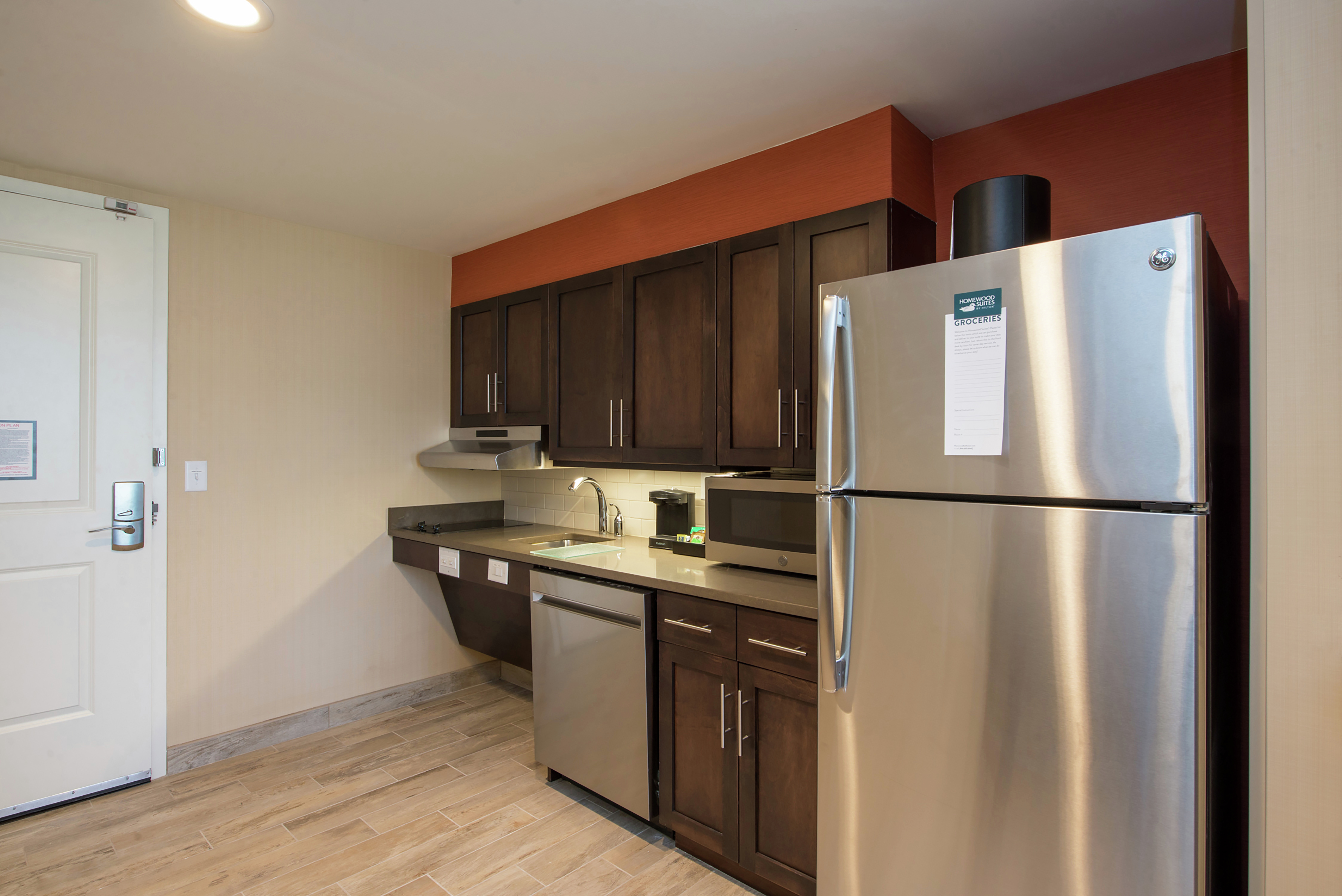 Suite Kitchen Appliances and Entry