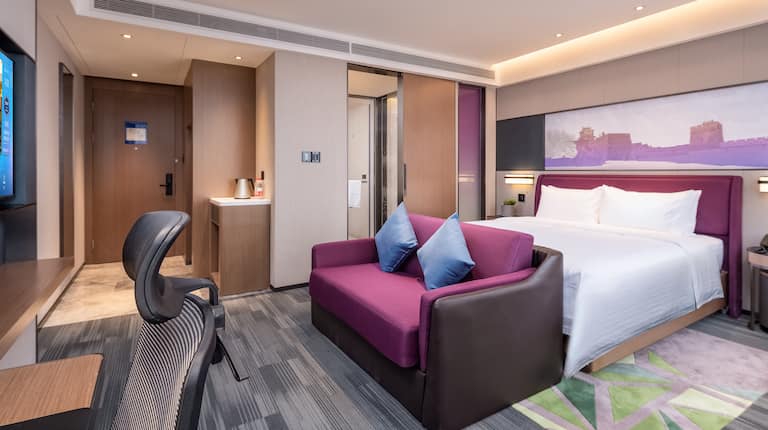 King Superior Family Room